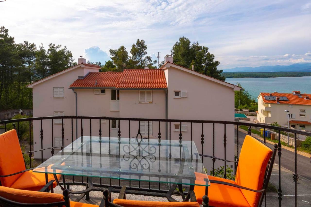 Seafront Apartment Soline With Seaview Екстер'єр фото