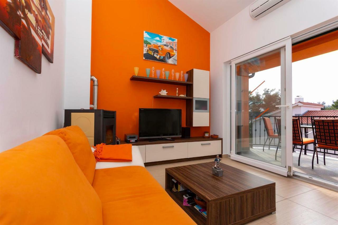 Seafront Apartment Soline With Seaview Екстер'єр фото