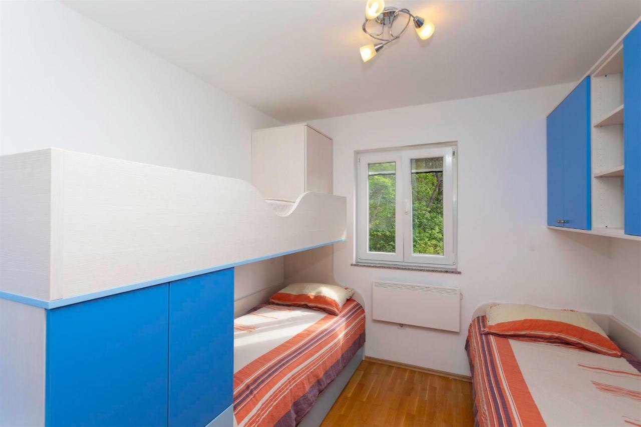 Seafront Apartment Soline With Seaview Екстер'єр фото
