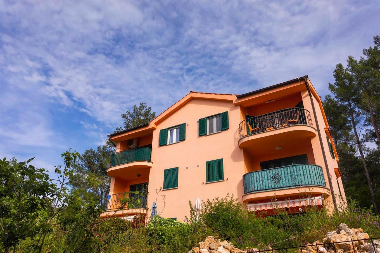 Seafront Apartment Soline With Seaview Екстер'єр фото