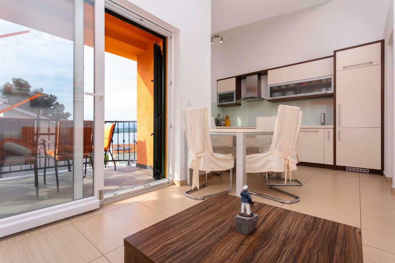 Seafront Apartment Soline With Seaview Екстер'єр фото