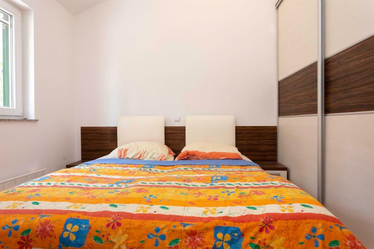 Seafront Apartment Soline With Seaview Екстер'єр фото