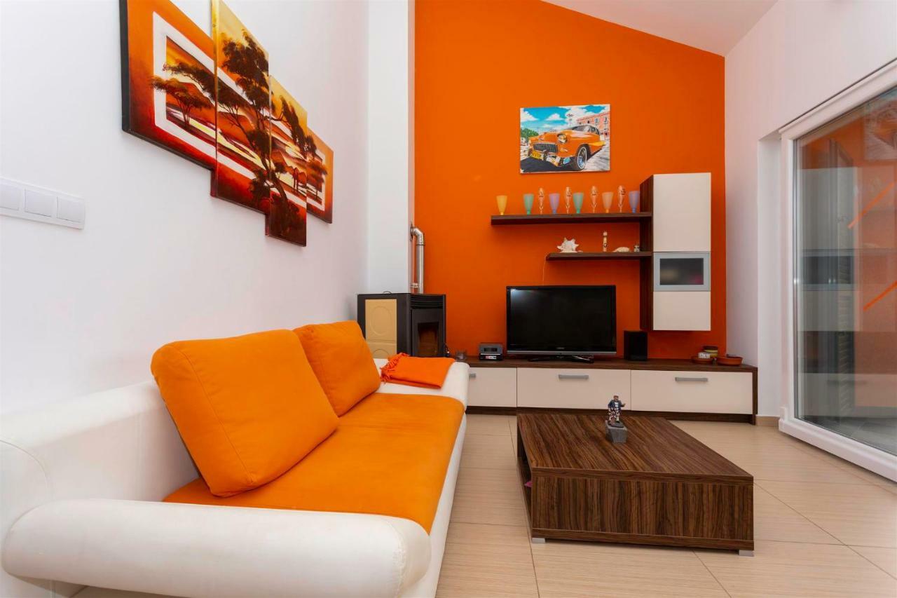 Seafront Apartment Soline With Seaview Екстер'єр фото