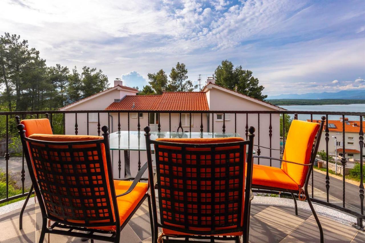 Seafront Apartment Soline With Seaview Екстер'єр фото