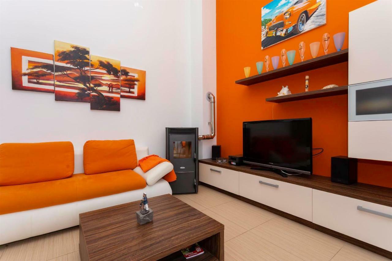 Seafront Apartment Soline With Seaview Екстер'єр фото